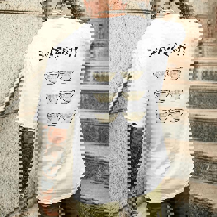 【シックスパック 餃子】ギョーザ 6個 筋肉 食べ物 おもしろ 腹筋 筋トレ ダイエット 面白い ギャグ ネタ ウケ狙い メンズTシャツ バックプリント 彼への贈り物