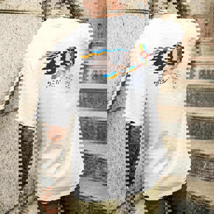 ウクライナの少女がウクライナの平和を支援 メンズTシャツ バックプリント 彼への贈り物