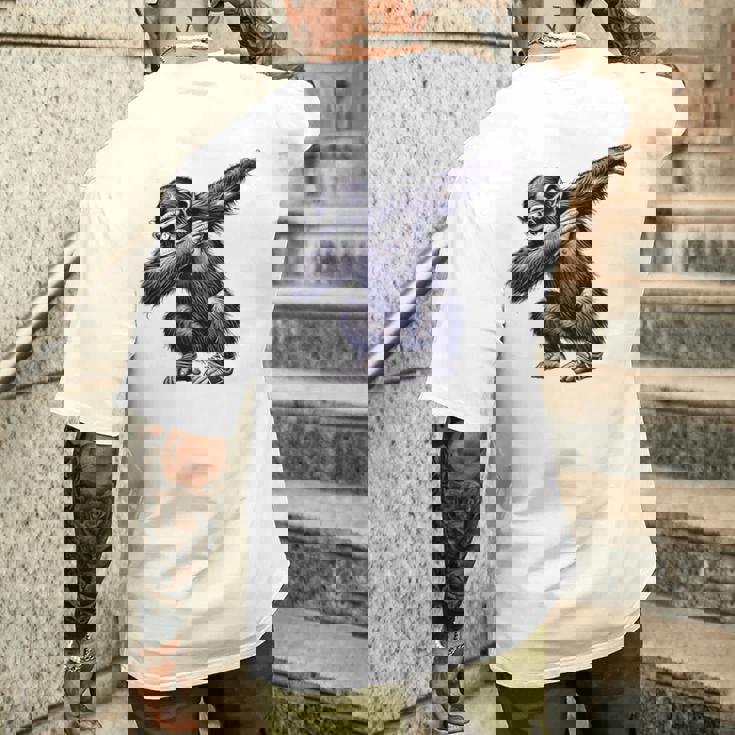 サングラスをかけたダブダンスを踊るチンパンジー猿 メンズTシャツ バックプリント 彼への贈り物