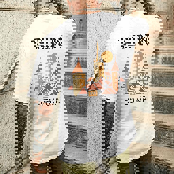 タリン エストニア 中世 旧市街 ヴィンテージ レトロ エストニア メンズTシャツ バックプリント 彼への贈り物