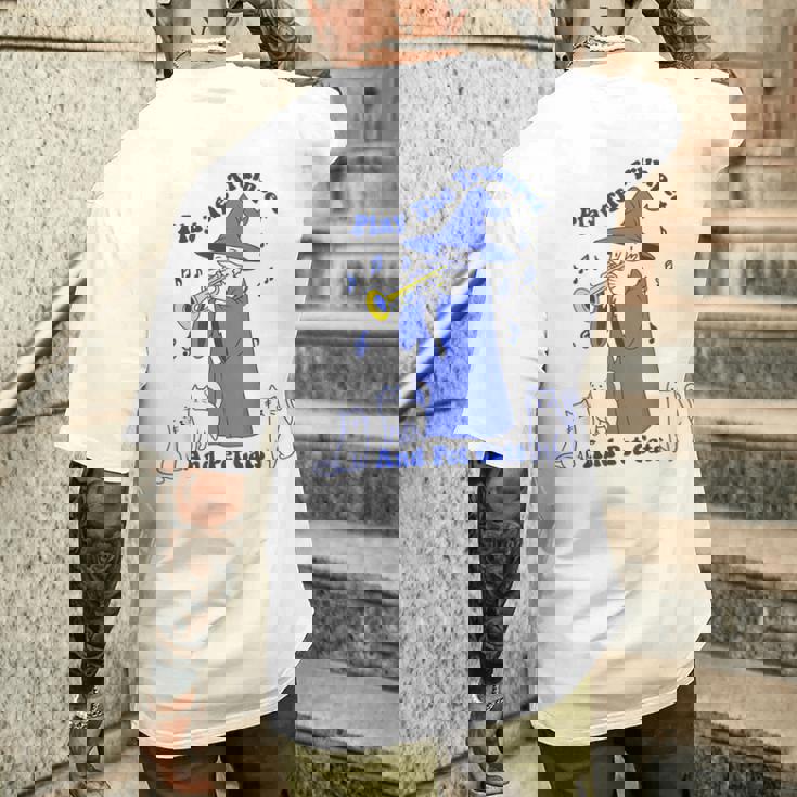 トランペットとペットの猫を弾く メンズTシャツ バックプリント 彼への贈り物