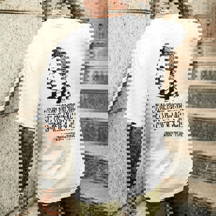 フリードリヒ・ニーチェ哲学 ドイツ哲学 メンズTシャツ バックプリント 彼への贈り物