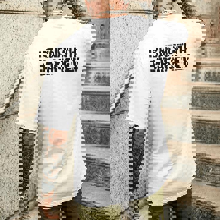 マーク・ケリーと立ち、投票ブルー、政治アパレル2026 メンズTシャツ バックプリント 彼への贈り物