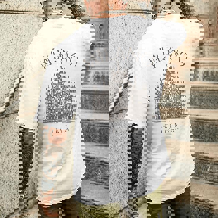 ミラノ イタリア ドゥオーモ 大聖堂 建築 イタリア メンズTシャツ バックプリント 彼への贈り物