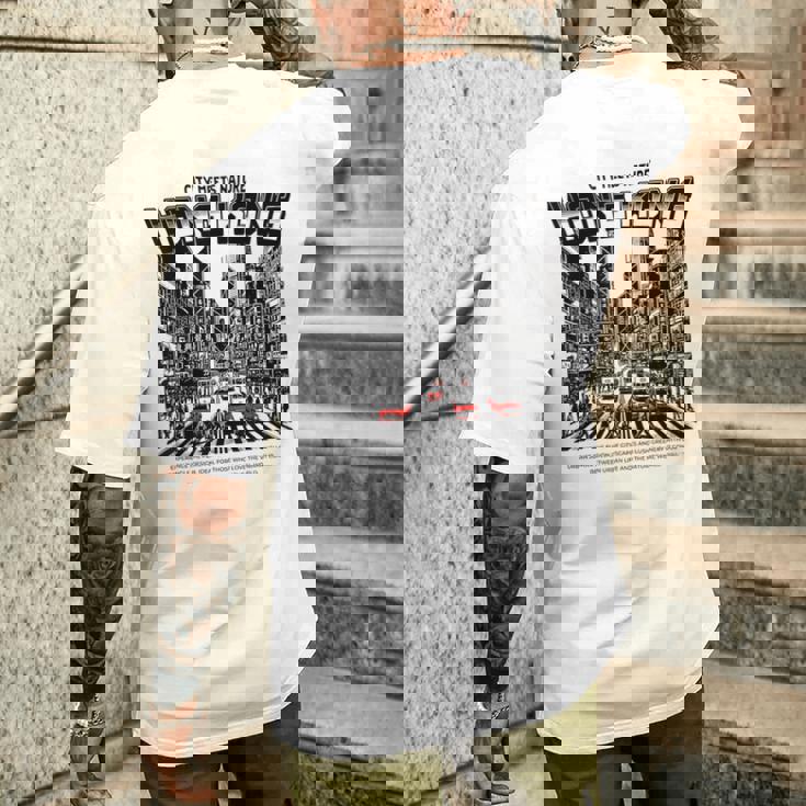 ヴィンテージ 香港 ストリート シーン 赤 タクシー 九龍 Hkg アジア メンズTシャツ バックプリント 彼への贈り物