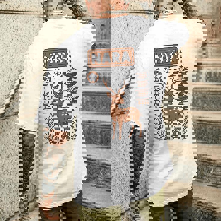 奈良 日本 鹿 日本語タイポグラフィ 漢字 自然 旅行 メンズTシャツ バックプリント 彼への贈り物