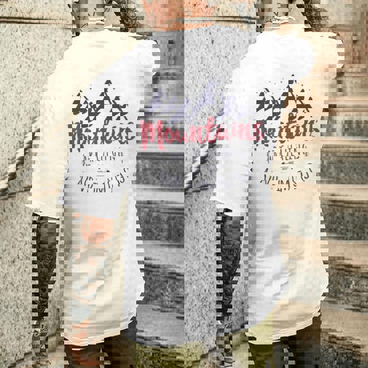 山が呼んでいるし、私は行かなければならない Wanderlust メンズTシャツ バックプリント 彼への贈り物