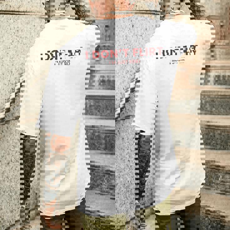 裏面 イチャイチャしないちょっとおもしろいことばっかり言ってるだけ メンズTシャツ バックプリント 彼への贈り物