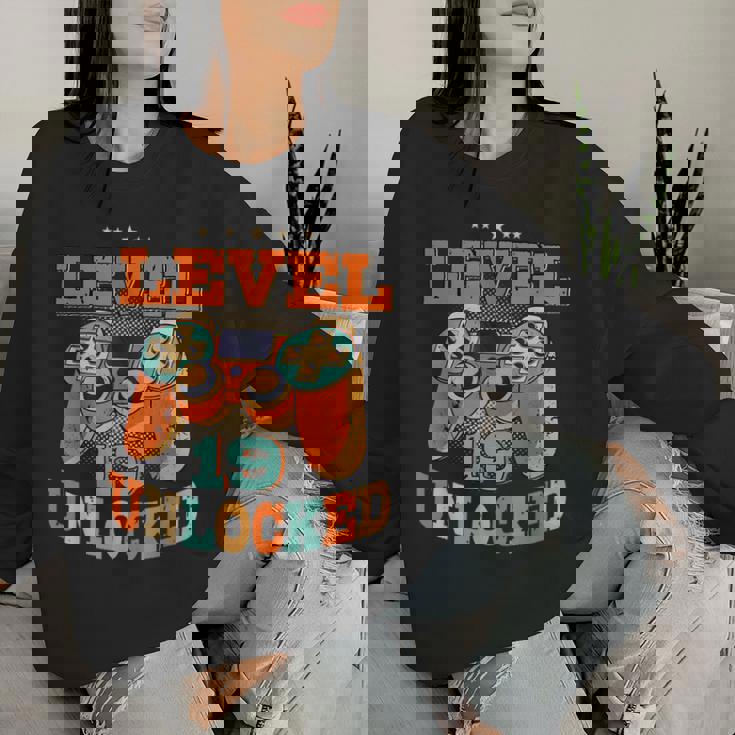 19歳の誕生日プレゼント 19歳 男性と女性、ビデオゲーム 2002年生まれ レディーススウェットシャツ 彼女への贈り物