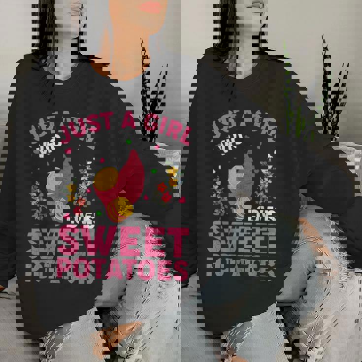 さつまいも好き さつまいもが大好きな女の子 レディーススウェットシャツ 彼女への贈り物
