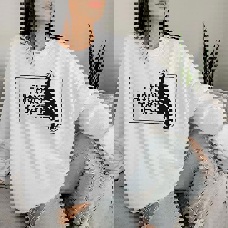 【バックプリント・背中側】ザ・ホース・フェイス The Horse Face 午年 馬 2026 パロディ 長袖tシャツ レディーススウェットシャツ 彼女への贈り物