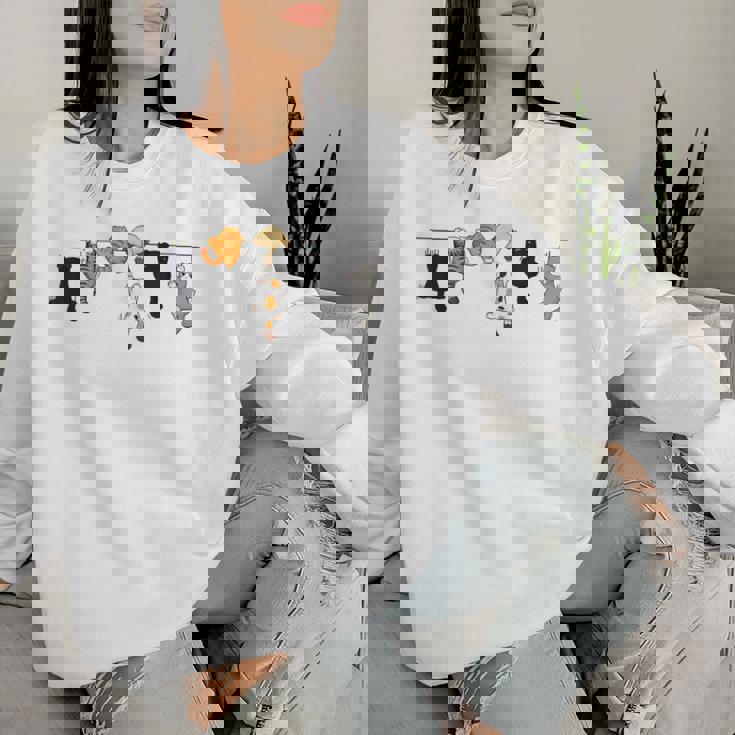 猫 ぶら下がり かわいい ネコ 面白い ペット ネコ好き 猫のお母さん 猫のお父さん 動物好き キャットラバー レディーススウェットシャツ 彼女への贈り物