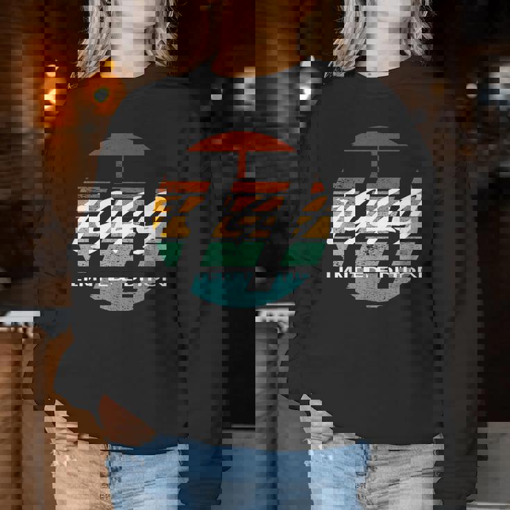 77 歳の誕生日男性女性 77 歳 1949 面白いギフト レディーススウェットシャツ 面白い贈り物