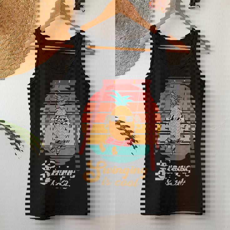 スイング パイナップル スイング クール 面白い フルーツ 男性 女性 子供 Pineapple レディースタンクトップ 面白い贈り物