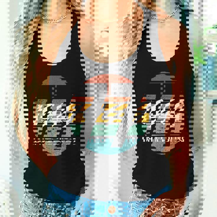 77 歳の誕生日男性女性 77 歳 1949 面白いギフト レディースタンクトップ 彼女への贈り物