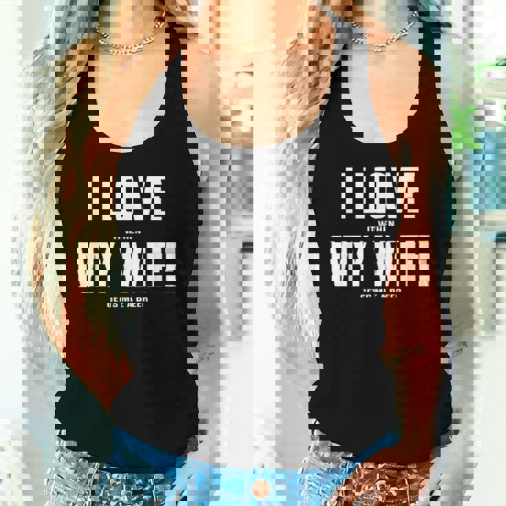 I Love It When My Wife Gets Me A Beer シャツ レディースタンクトップ 彼女への贈り物