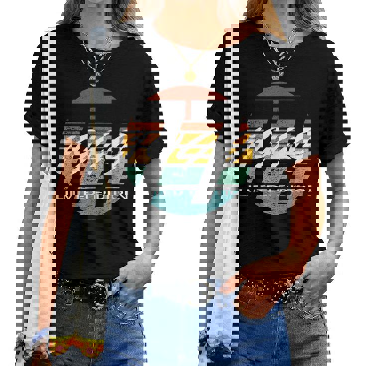 77 歳の誕生日男性女性 77 歳 1949 面白いギフト レディースTシャツ