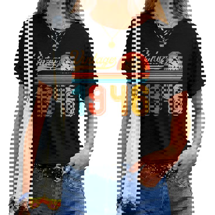 80歳の誕生日プレゼント 80歳 男性 女性 レトロ ヴィンテージ 1946 レディースTシャツ