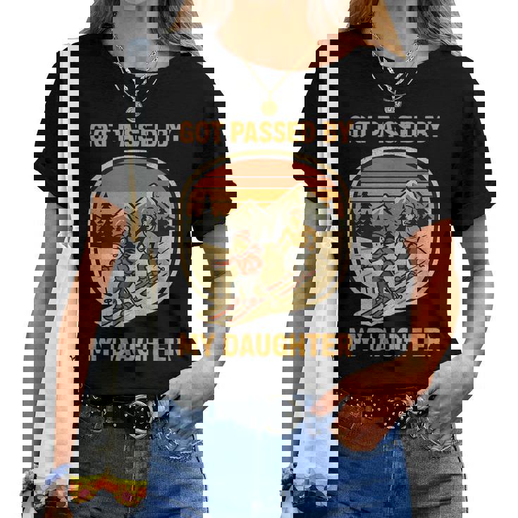 Got Passed By My Daughter Gafas De Esquí Divertidas Para Montaña Camiseta de mujer