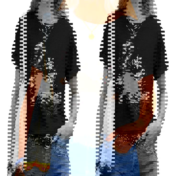 かわいい花 面白い動物キツネザル レディースTシャツ