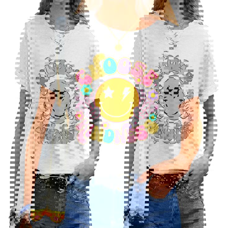 Cute Choose Kindness Groovy Smile Face Inspirational Be Kind Women T-shirt