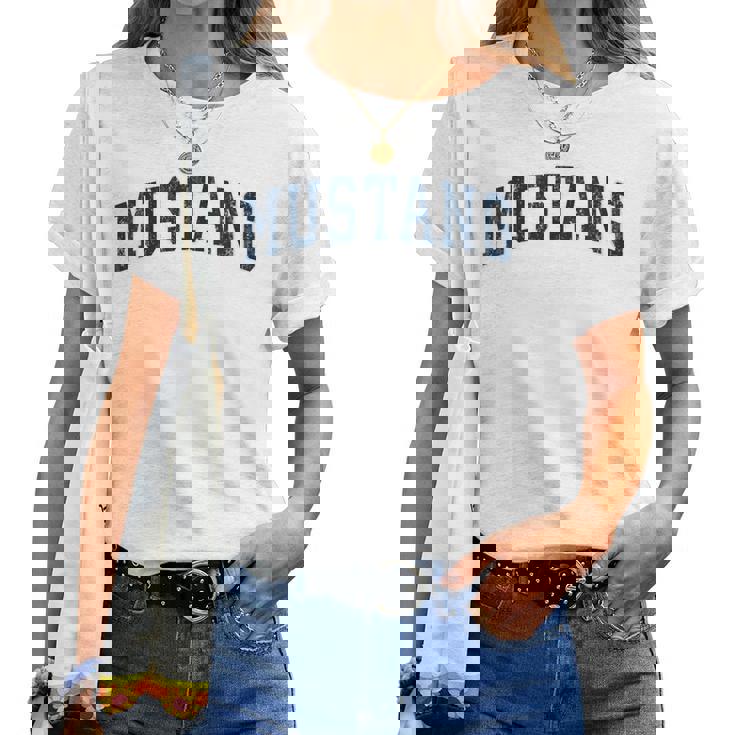 Mustang Oklahoma Ok Diseño Deportivointage Diseño Azul Marino Cuello Camiseta de mujer