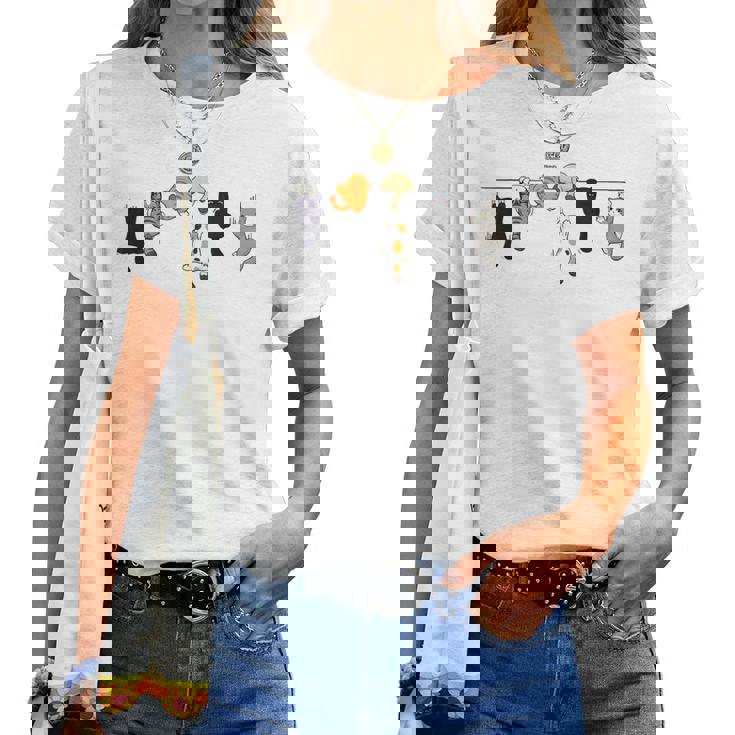 猫 ぶら下がり かわいい ネコ 面白い ペット ネコ好き 猫のお母さん 猫のお父さん 動物好き キャットラバー レディースTシャツ