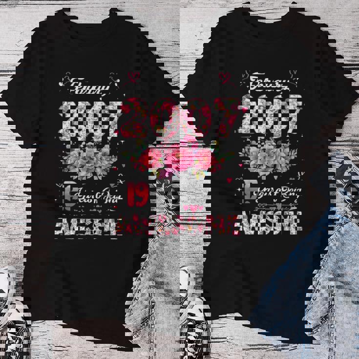 19歳 2007年2月 花柄 19歳 誕生日 男性 女性 レディースTシャツ 面白い贈り物