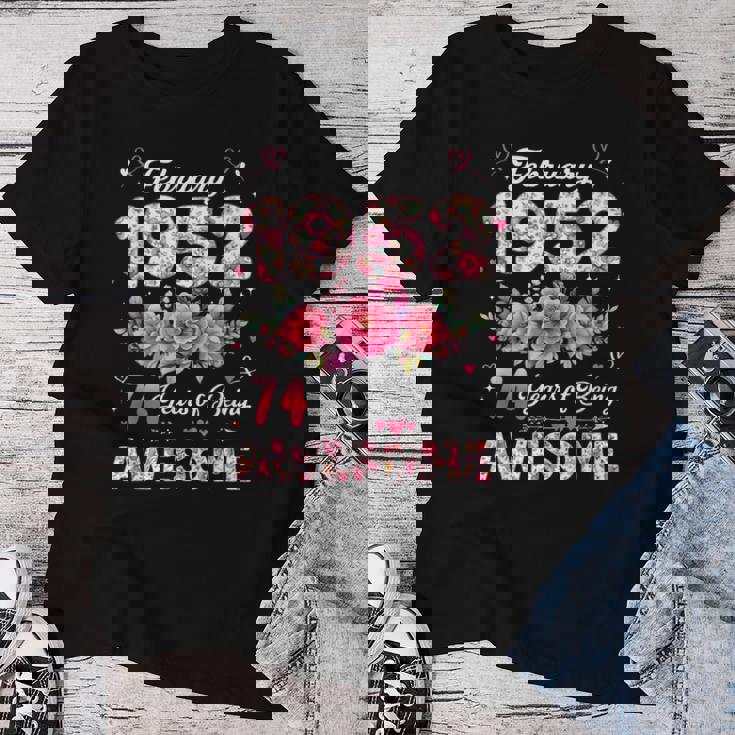 74歳 1952年2月 花柄 74歳 誕生日 男性 女性 レディースTシャツ 面白い贈り物