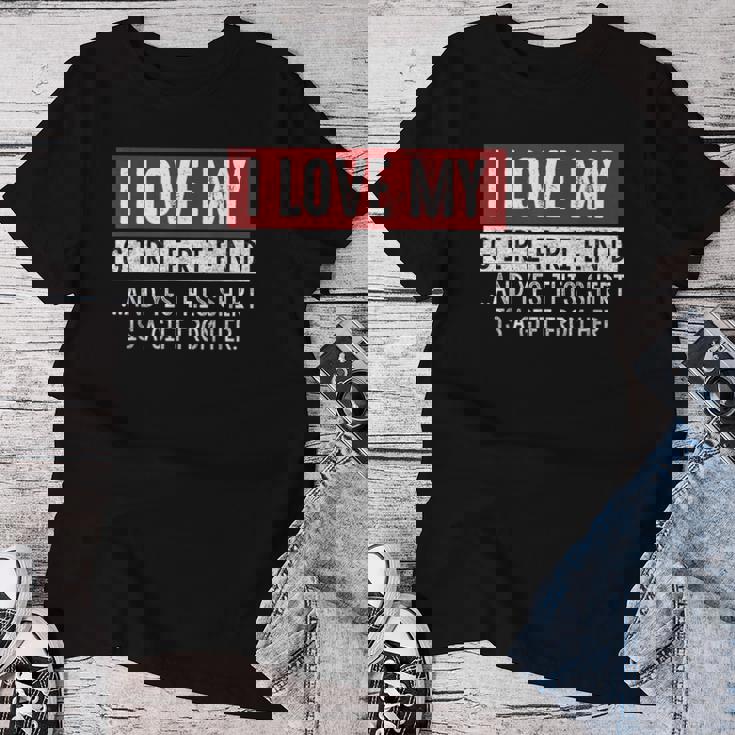 I Love My Girlfriend And Yes This Is A- From Her レディースTシャツ 面白い贈り物