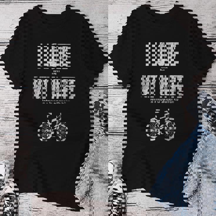 マウンテンバイク I Love When My Wife Lets Me Buy Another Bike レディースTシャツ 面白い贈り物