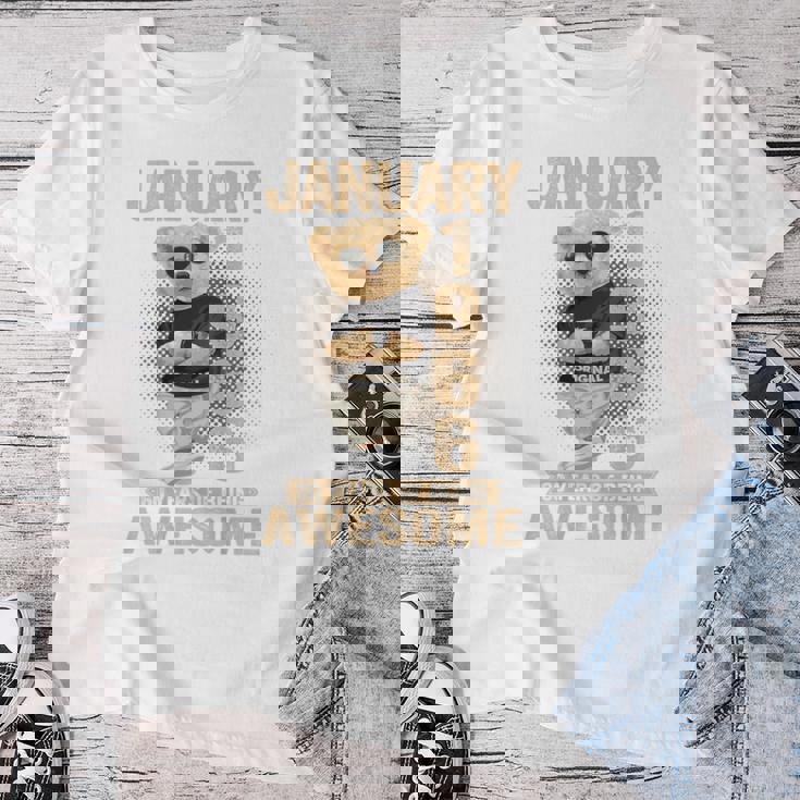 60歳 1966年1月 テディベア 60歳 誕生日 男性 女性 レディースTシャツ 面白い贈り物