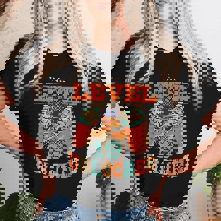 19歳の誕生日プレゼント 19歳 男性と女性、ビデオゲーム 2002年生まれ レディースTシャツ 彼女への贈り物