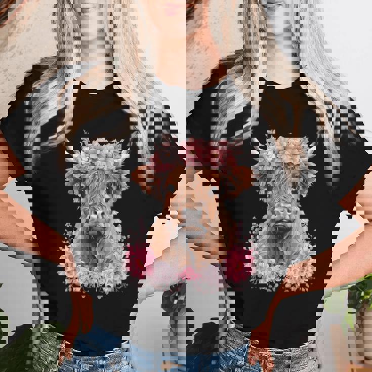 Cute Baby Highland Cow With Flowers Calf Animal Cow Women Women T-shirt Gifts for Her