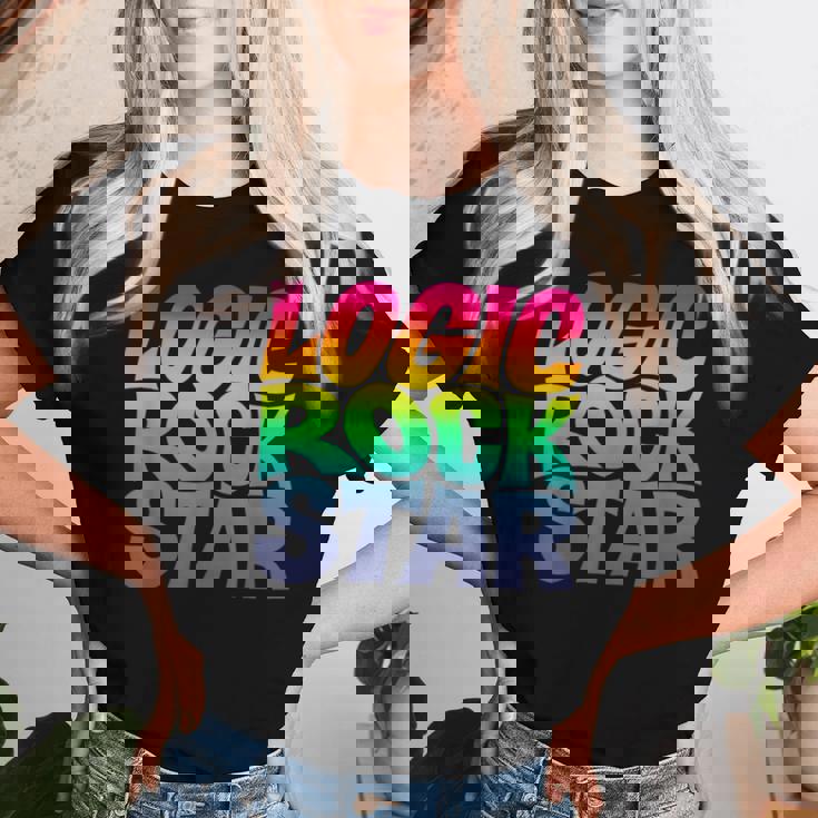 Rainbow Gradient Typography レディースTシャツ 彼女への贈り物