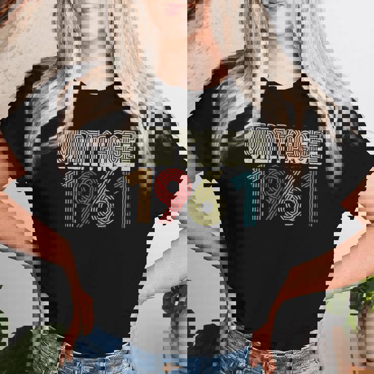 ヴィンテージ 1961年 レトロ 60歳 60歳 誕生日プレゼント 男性 女性 レディースTシャツ 彼女への贈り物