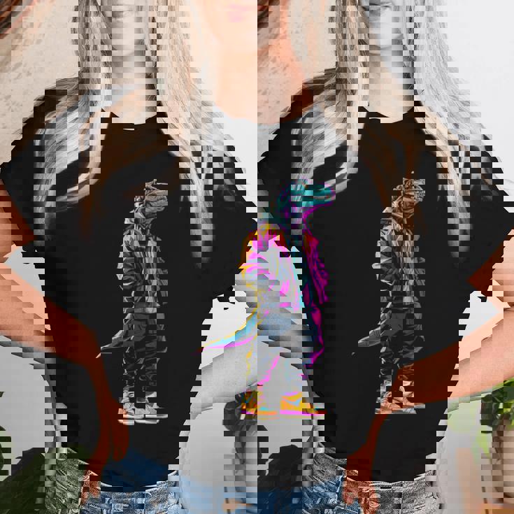 恐竜 漫画 かわいい かわいい かっこいい モチーフ 男性 女性 T-Rex レディースTシャツ 彼女への贈り物