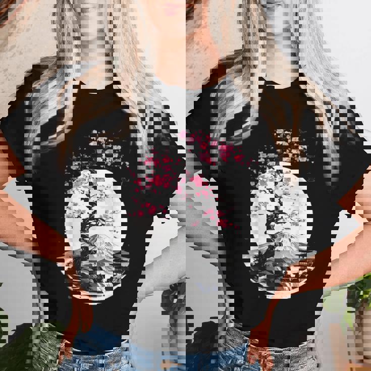 桜と月と富士山のtシャツ 春 花見 和柄 和風 和 メンズ レディース キッズ 水墨画 ギフト 服 サクラ レディースTシャツ 彼女への贈り物