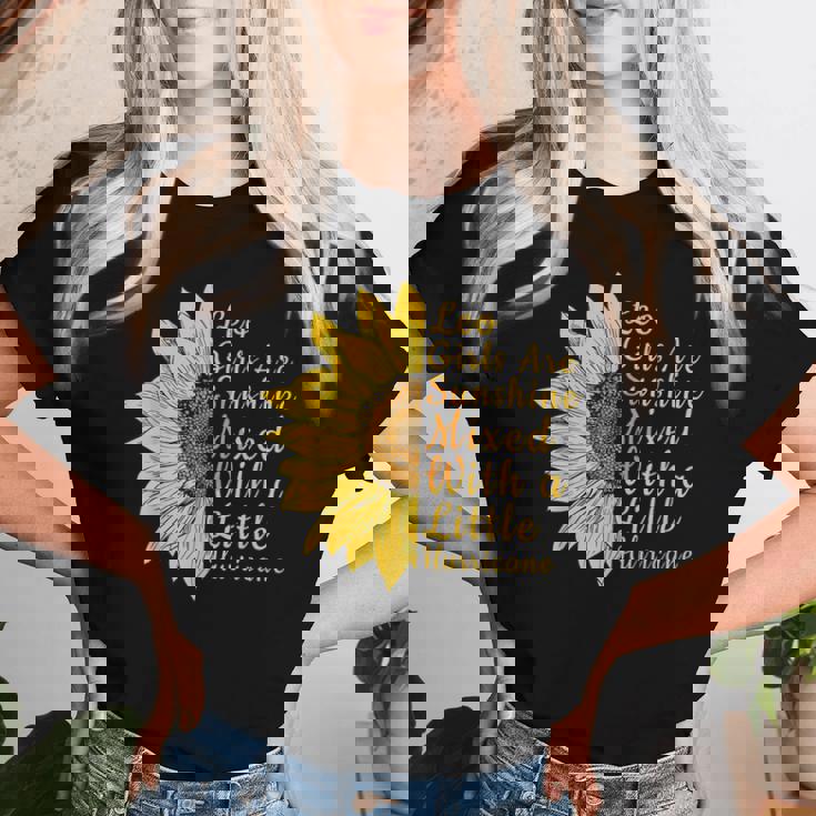 獅子座 ひまわり 花 恋人 7月8月誕生日 レディースTシャツ 彼女への贈り物