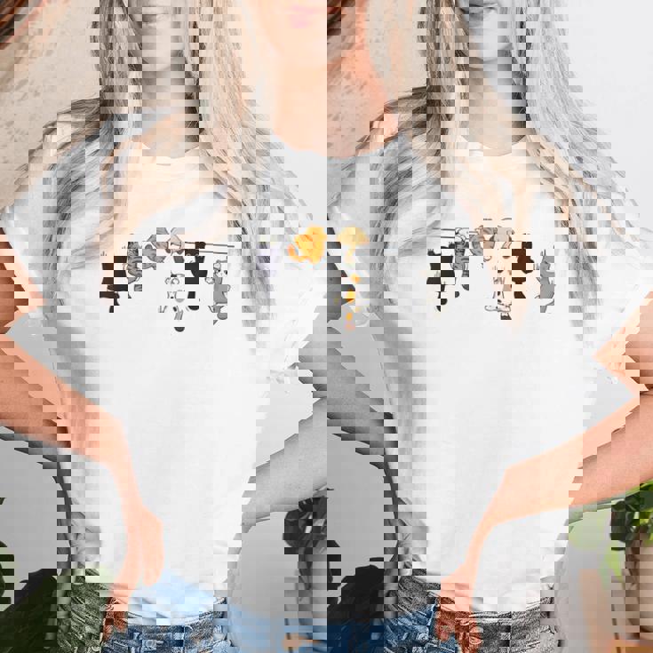 猫 ぶら下がり かわいい ネコ 面白い ペット ネコ好き 猫のお母さん 猫のお父さん 動物好き キャットラバー レディースTシャツ 彼女への贈り物