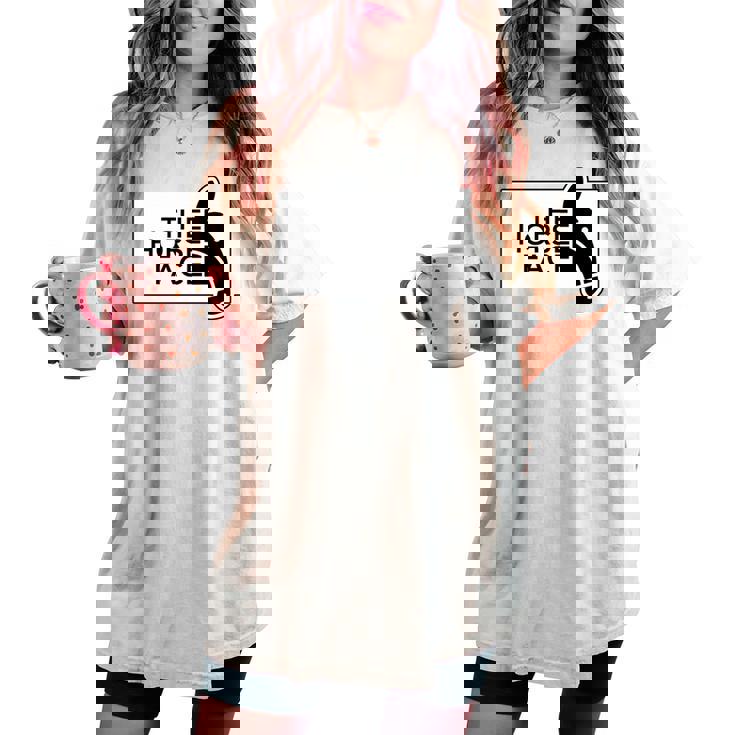 【バックプリント・背中側】ザ・ホース・フェイス The Horse Face 午年 馬 2026 パロディ 長袖tシャツ レディースオーバーサイズコンフォートTシャツ 【バックプリント・背中側】ザ・ホース・フェイス The Horse Face 午年 馬 2026 パロディ 長袖tシャツ レディースオーバーサイズコンフォートTシャツ