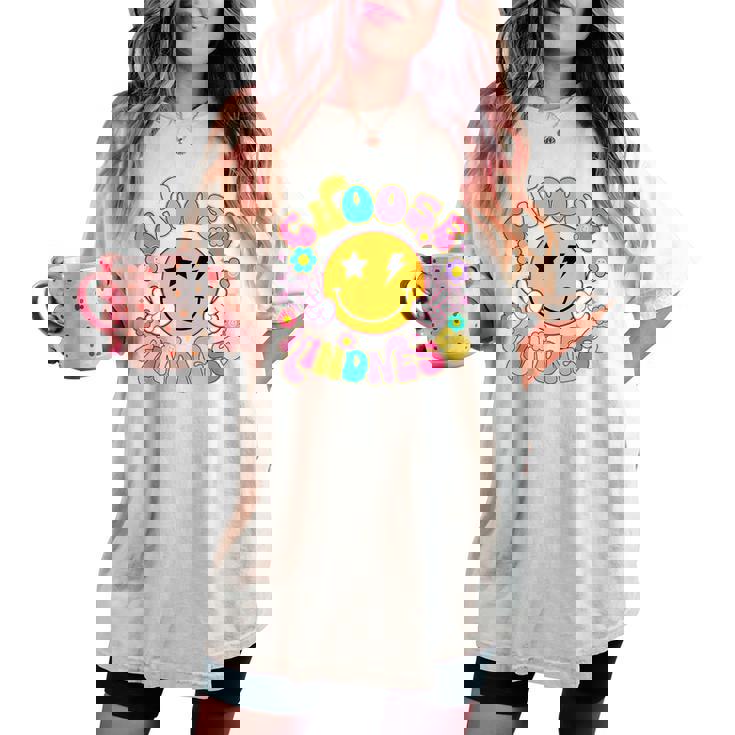 Cute Choose Kindness Groovy Smile Face Inspirational Be Kind Women's Oversized Comfort T-shirt