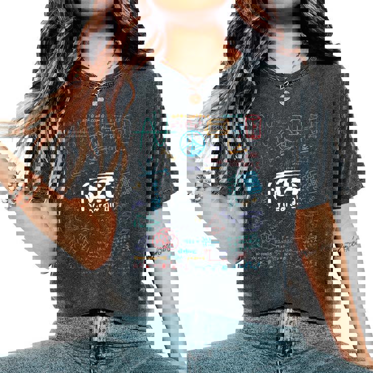 25 Años De Edad Hombres Es 25 Regalo De Cumpleaños Cuadrado Raíz De 625 Camiseta extragrande cómoda para mujer