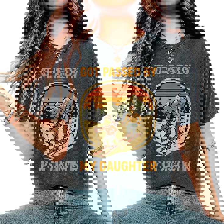 Got Passed By My Daughter Gafas De Esquí Divertidas Para Montaña Camiseta extragrande cómoda para mujer