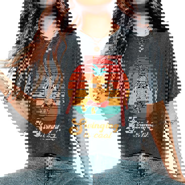 スイング パイナップル スイング クール 面白い フルーツ 男性 女性 子供 Pineapple レディースオーバーサイズコンフォートTシャツ