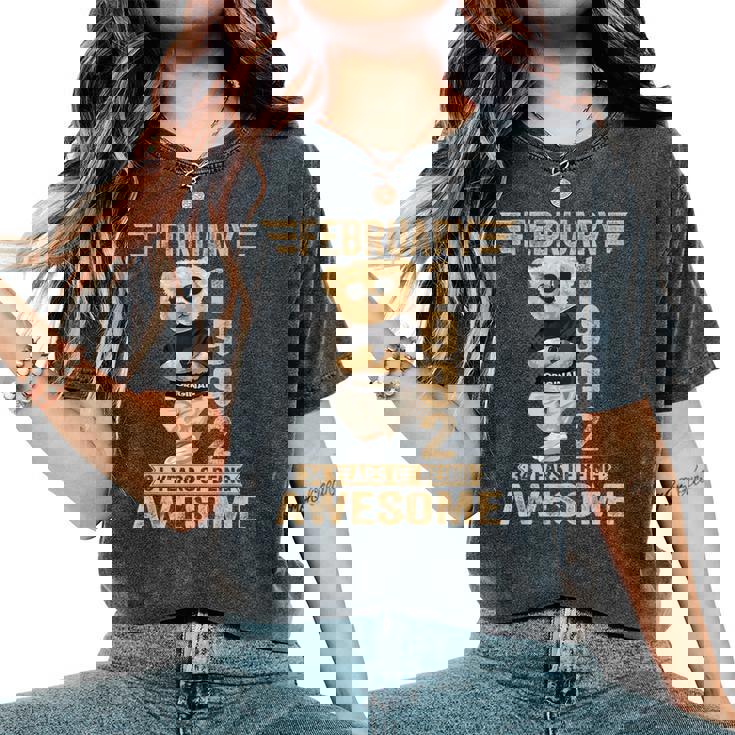 1992年2月34歳の誕生日男性と女性のための素晴らしいテディベア。 レディースオーバーサイズコンフォートTシャツ 1992年2月34歳の誕生日男性と女性のための素晴らしいテディベア。 レディースオーバーサイズコンフォートTシャツ