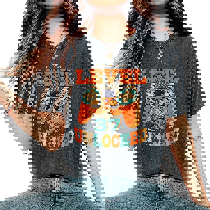 37歳の誕生日プレゼント 37歳 男性と女性、ビデオゲーム 1984年生まれ レディースオーバーサイズコンフォートTシャツ