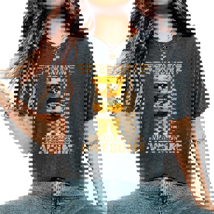 60歳 1966年2月 テディベア 60歳 誕生日 男性 女性 レディースオーバーサイズコンフォートTシャツ 60歳 1966年2月 テディベア 60歳 誕生日 男性 女性 レディースオーバーサイズコンフォートTシャツ