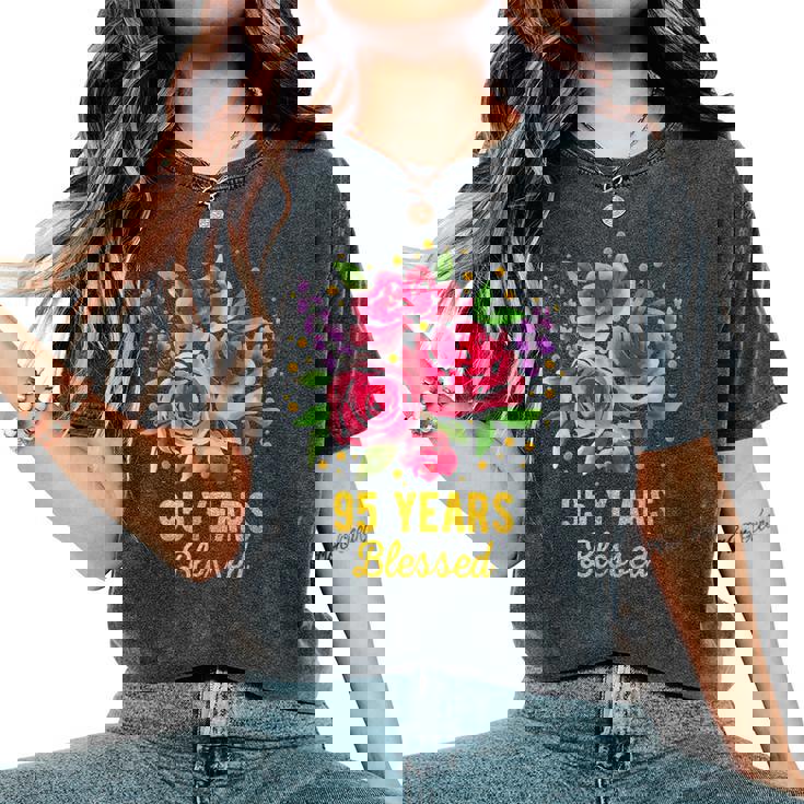 95歳 祝福されたかわいいバラの花 95歳 95歳の誕生日 レディースオーバーサイズコンフォートTシャツ