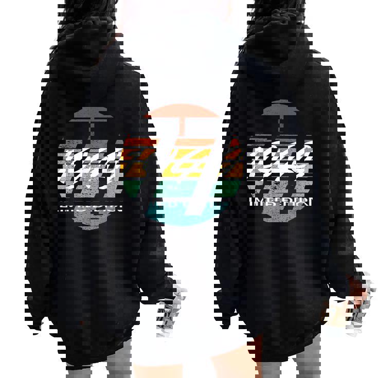 77 歳の誕生日男性女性 77 歳 1949 面白いギフト レディース オーバーサイズ パーカー バックプリント